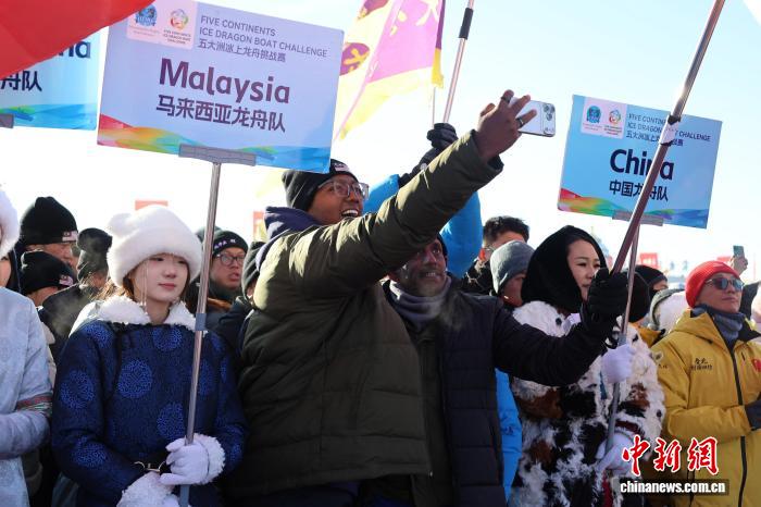 五大洲冰上龙舟挑战赛锡林郭勒盟启幕
