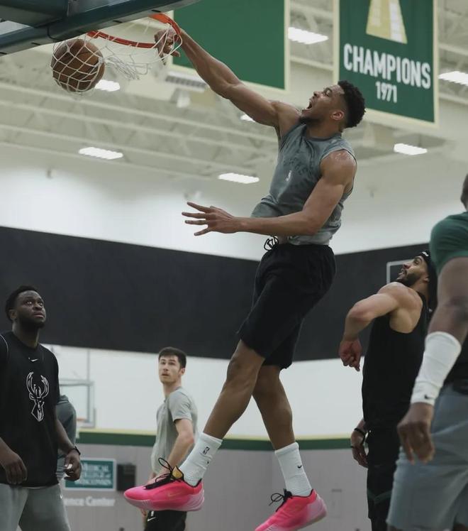 字母哥伤病困扰引离队疑云 雄鹿战绩低迷陷困境