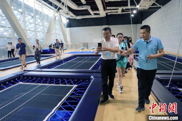 成都简阳大运会跳水柔道场馆引海外媒体关注，