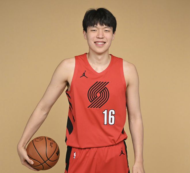 杨瀚森发展联盟首秀20+9+5 率队惜败马刺展现NBA天