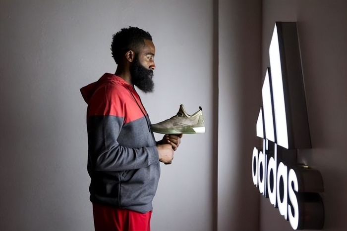 哈登大胡子成商业合约核心，合同条款绑定形象