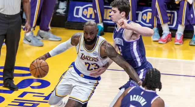 詹姆斯关键球责任重归肩头 东契奇里夫斯伤缺成