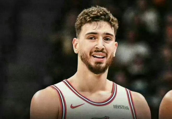 火箭遭遇季后赛两连败 麦迪直指申京表现低迷杜