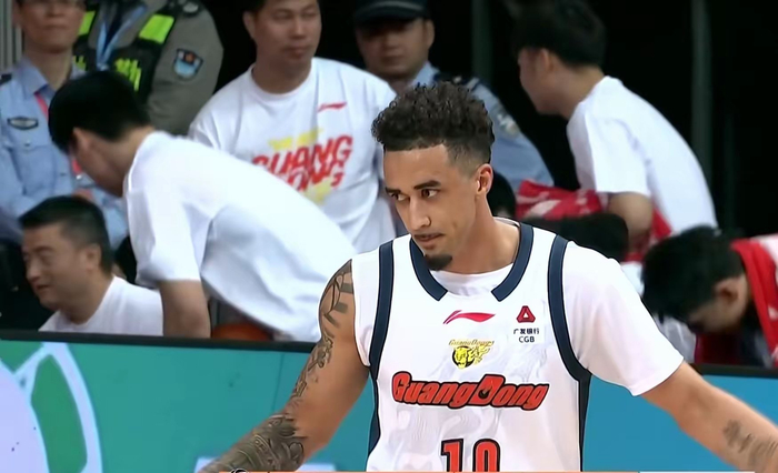 广东客场爆冷不敌福建，外援对决成关键胜负手